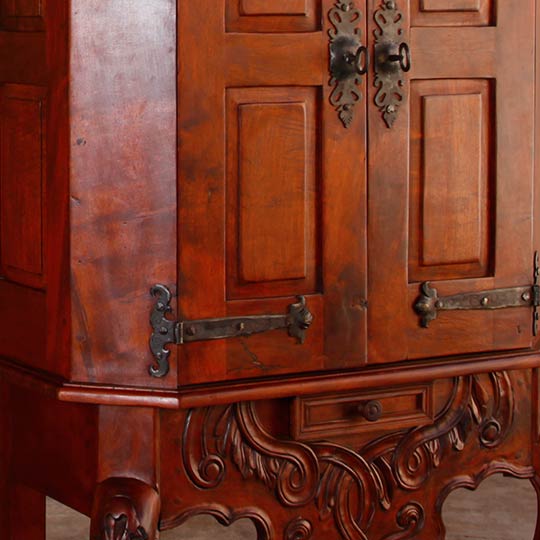 >Medallion Style Mesquite Armoire detail